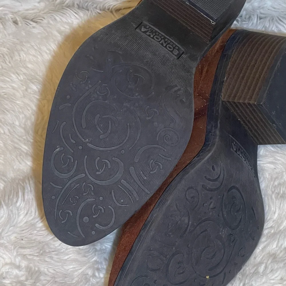 Sonoma women’s Brown ankle leather boots size 10